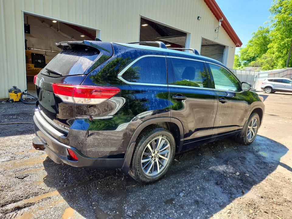 2017 Toyota Highlander VIN 5TDJZRFH2HS417589 COPART salvage auction — FRONT END, VT - CERT OF TITLE-SALVAGE VEHICLE, sold $9,100 on 2026-07-20 (photo 3)