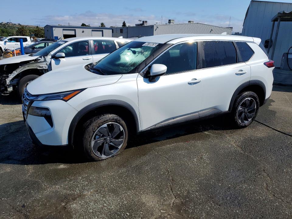2024 Nissan Rogue VIN 5N1BT3BB6RC732107 COPART salvage auction — MINOR DENT/SCRATCHES, CA - CERTIFICATE OF TITLE, sold $13,300 on 2026-07-28 (photo 1)