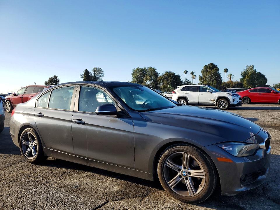 2013 BMW 3er VIN WBA3A5C58DF358171 COPART salvage auction — SIDE, Fl - Dis/Dlr/Exp Only Clean Title, sold $750 on 2026-07-07 (photo 4)