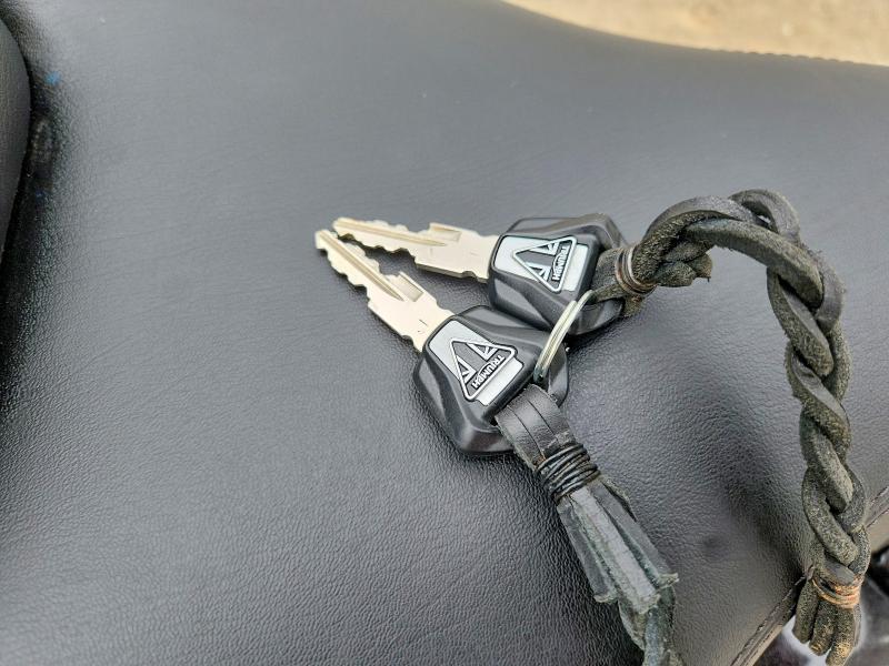 2018 Triumph motorcycle Speedmaster VIN SMTD46HL1JT870106 COPART salvage auction — MINOR DENT/SCRATCHES, AB - OOP - ACTIVE, sold $3,550 on 2026-07-08 (photo 8)