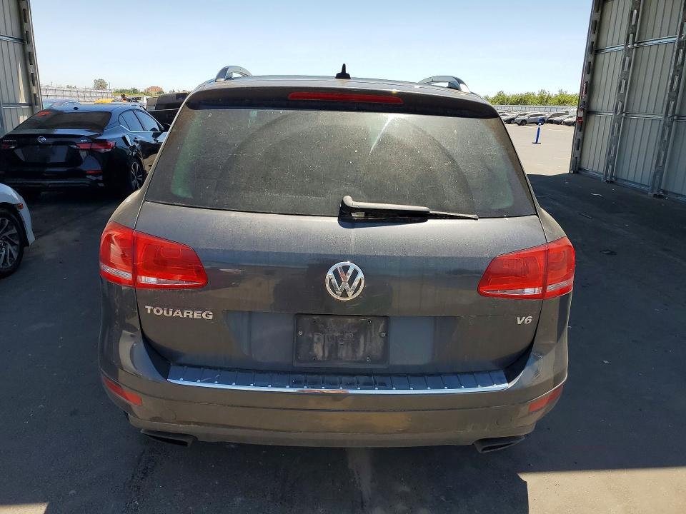 2013 Volkswagen Touareg VIN WVGEF9BP4DD008275 COPART salvage auction — FRONT END, CA - SALVAGE CERTIFICATE, sold $1,300 on 2026-08-17 (photo 6)