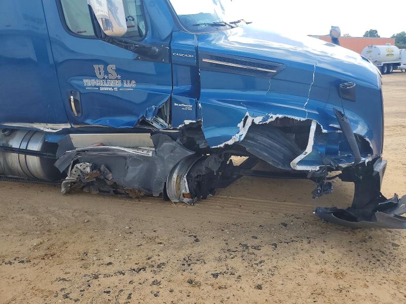 2022 Freightliner Cascadia 126 VIN 3AKJHHDR3NSNB2838 COPART salvage auction — ALL OVER, AL - CERT OF TITLE-SALVAGE TITLE, sold $21,600 on 2026-08-13 (photo 9)