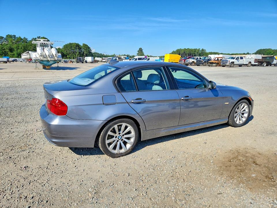 2009 BMW 3er VIN WBAPH77549NM46392 COPART salvage auction — SIDE, NC - SALVAGE CERTIFICATE OF TITLE, sold $275 on 2026-08-03 (photo 3)