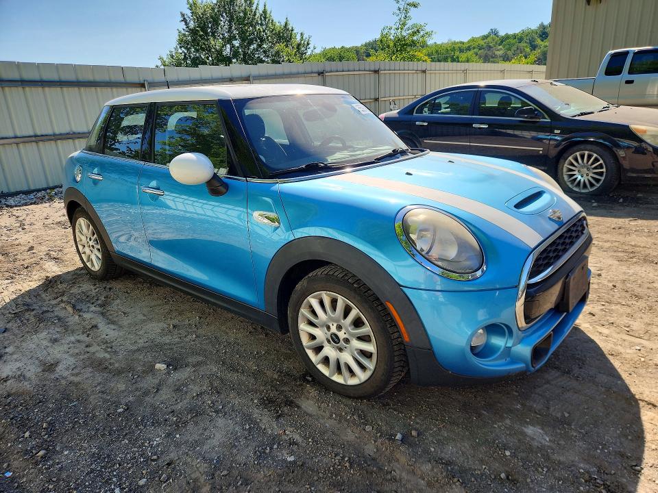 2015 Mini Cooper VIN WMWXU3C56F2B59159 COPART salvage auction — SIDE, Vt - Cert Of Title-Salvage Vehicle, sold $1,100 on 2026-08-10 (photo 4)