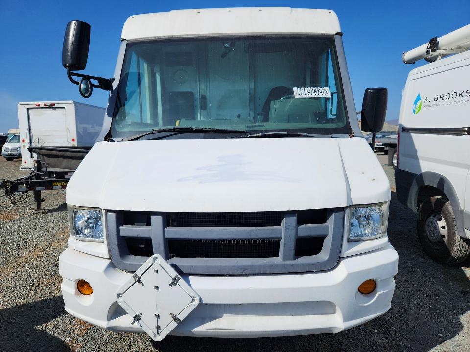 2016 Isuzu Npr VIN JALB4T172G7W00366 COPART salvage auction — MINOR DENT/SCRATCHES, Ca - Dis/Dlr/Exp Only Clean Title, sold $125 on 2026-07-09 (photo 5)