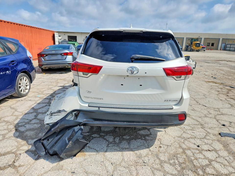 2018 Toyota Highlander VIN 5TDJZRFH2JS543117 COPART salvage auction — REAR END, In - Cert Of Title-Salvage Title, sold $2,500 on 2026-07-31 (photo 6)
