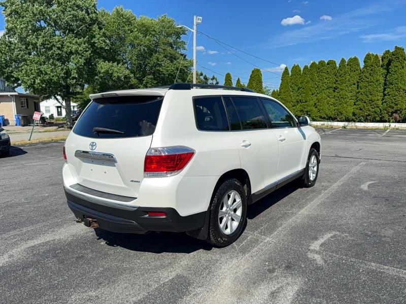 2011 Toyota Highlander VIN 5TDBK3EH6BS057645 COPART salvage auction — MINOR DENT/SCRATCHES, Me - Certificate Of Title (P), sold $3,100 on 2026-07-06 (photo 4)