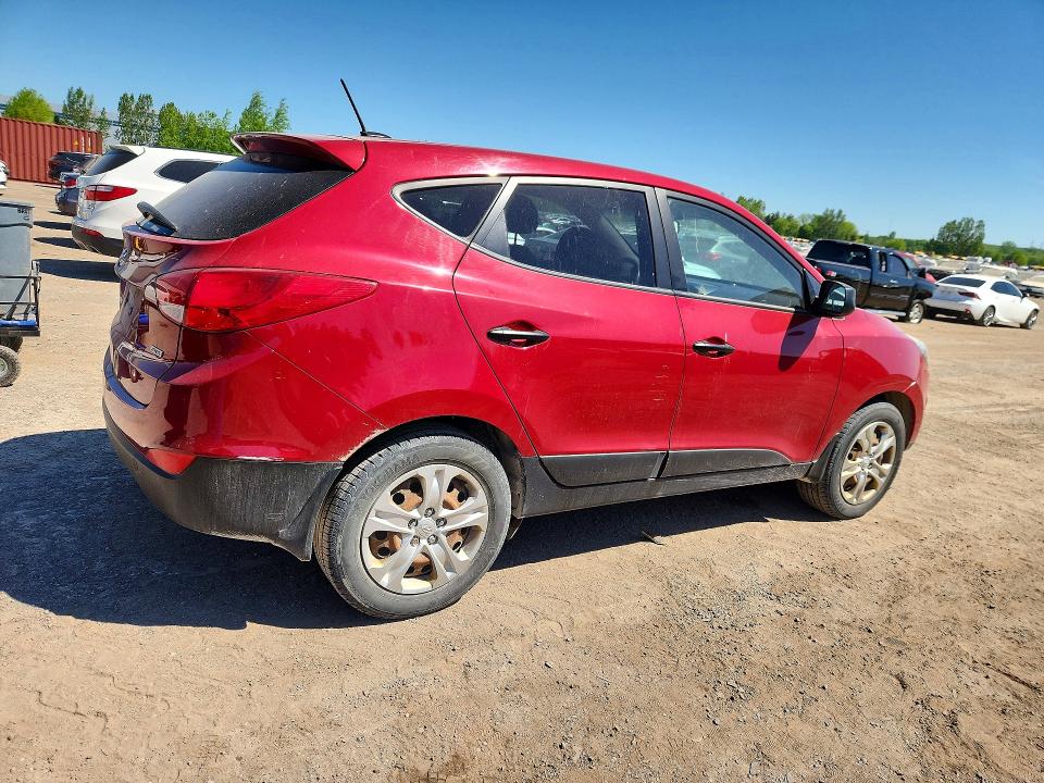 2015 Hyundai VIN KM8JTCAF2FU026600 COPART salvage auction — MINOR DENT/SCRATCHES, On - Permit No Brand - Unfit, sold $2,500 on 2026-07-03 (photo 3)