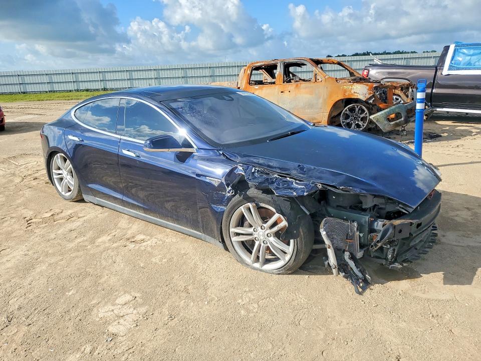 2015 Tesla Model s VIN 5YJSA1S28FF085125 COPART salvage auction — FRONT END, La - Permit To Sell-Salvage Vehicle, sold $3,850 on 2026-07-13 (photo 4)