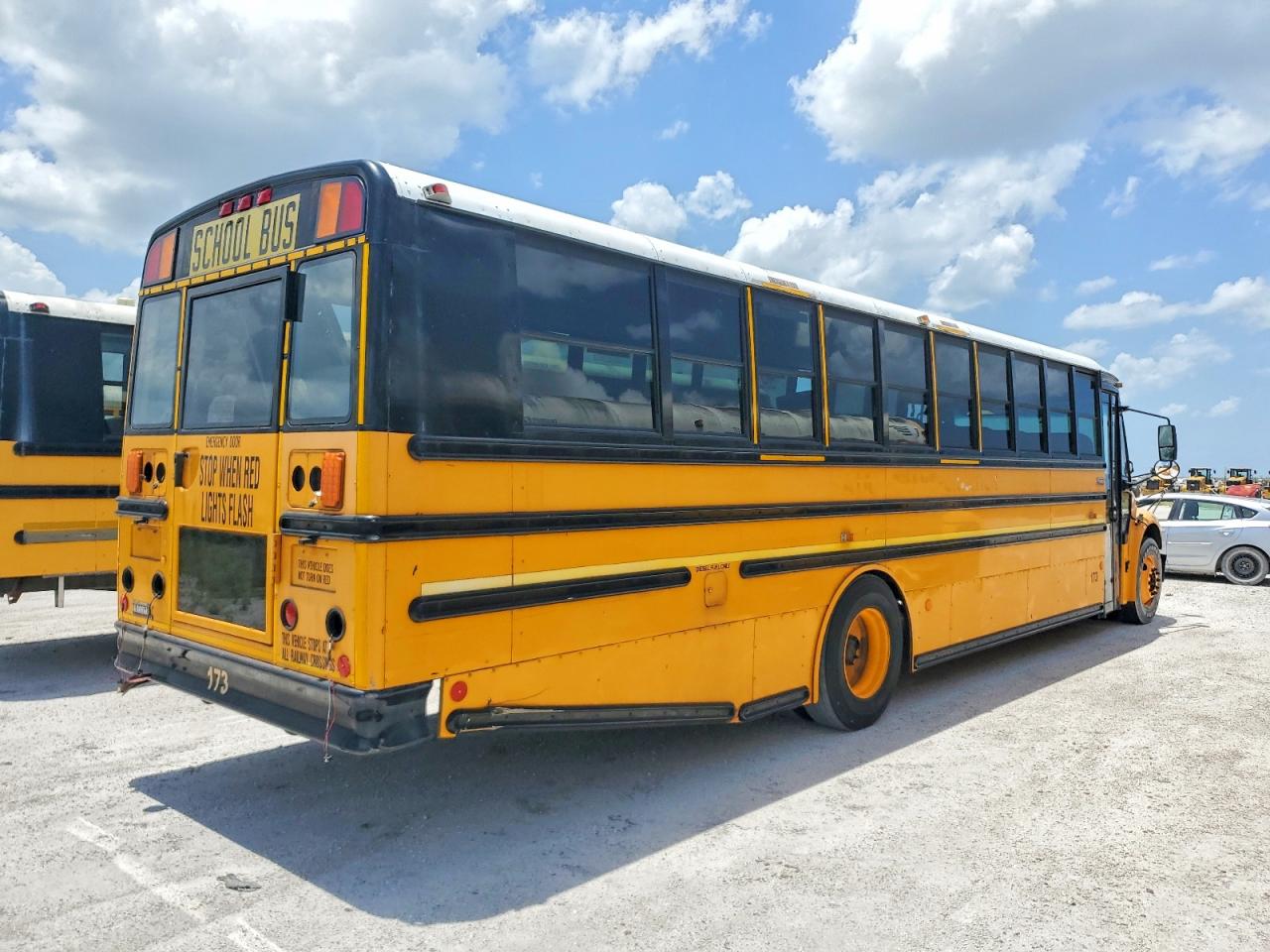 2009 Thomabuses All other VIN 4UZABRDT29CAG2853 COPART salvage auction — Minor Dent/Scratches, FL - CERTIFICATE OF TITLE, sold $1,400 on 2026-09-08 (photo 4)