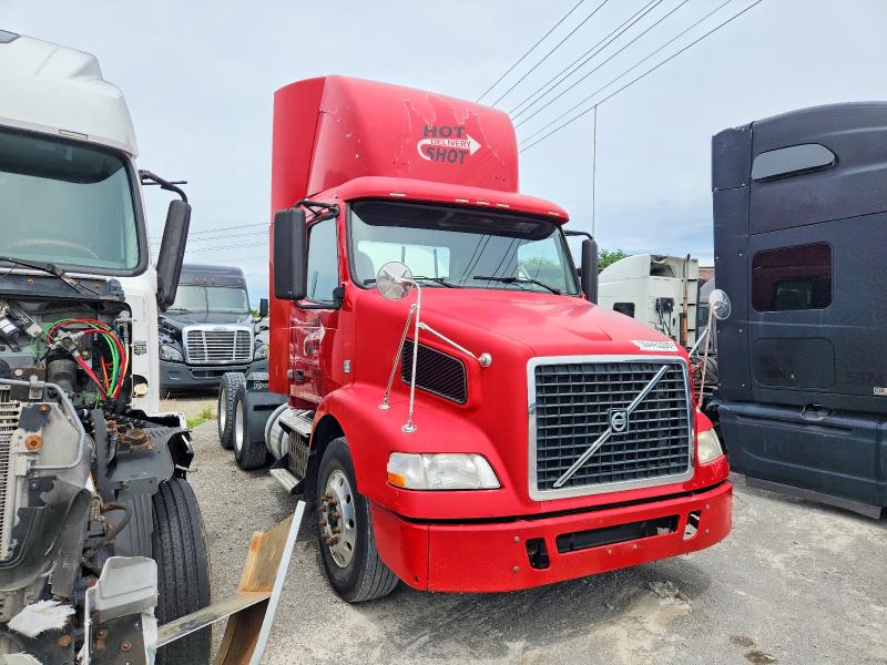 2012 Volvo Vnm VIN 4V4MC9EH1CN550749 COPART salvage auction — MINOR DENT/SCRATCHES, Tn - Certificate Of Title, sold $2,200 on 2026-07-07 (photo 1)