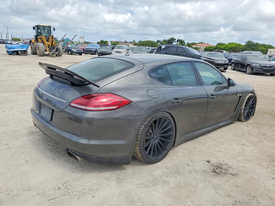 2013 Porsche Panamera VIN WP0AA2A71DL015779 COPART salvage auction — MINOR DENT/SCRATCHES, Va - Certificate Of Title, sold $2,050 on 2026-07-10 (photo 3)