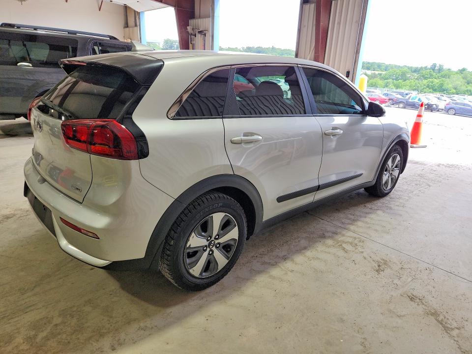 2017 Kia Niro VIN KNDCB3LC4H5080190 COPART salvage auction — MINOR DENT/SCRATCHES, Va - Dealer Only Clean Title (P), sold $3,250 on 2026-07-31 (photo 3)