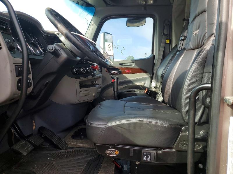2017 Peterbilt 579 VIN 1NPBGGGG80D455616 COPART salvage auction — FRONT END, IL - SALVAGE CERTIFICATE, sold $10,200 on 2026-07-16 (photo 5)