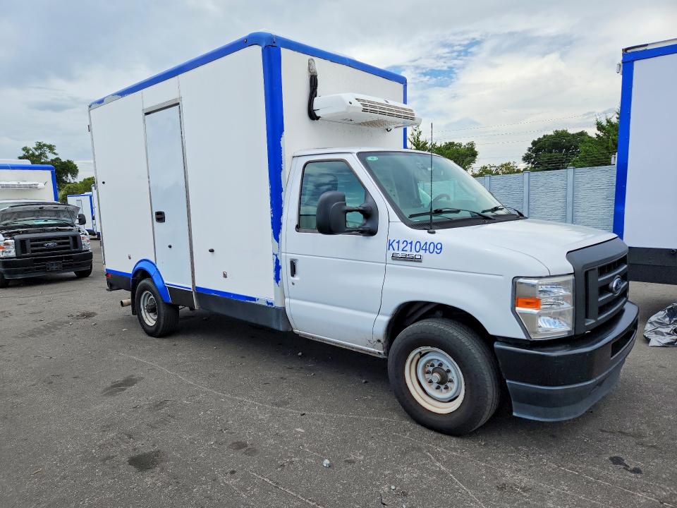 2023 Ford Econoline VIN 1FDWE3FK9PDD08479 COPART salvage auction — MINOR DENT/SCRATCHES, Fl - Certificate Of Title, sold $11,500 on 2026-07-29 (photo 4)