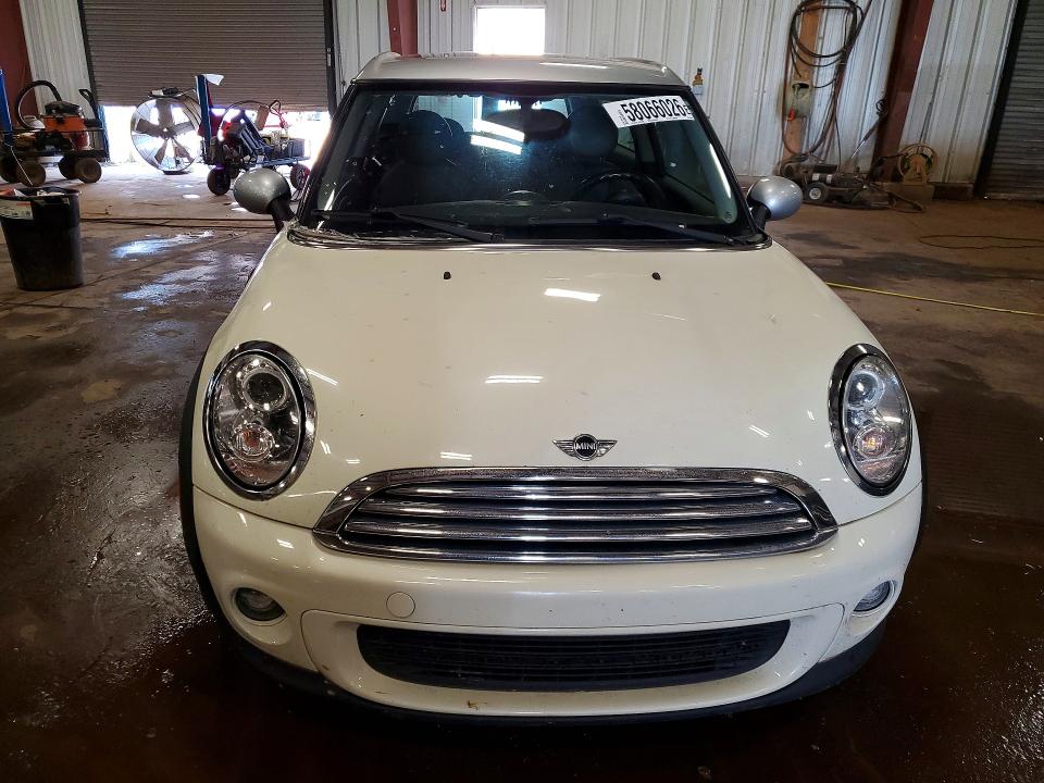 2010 Mini Cooper clubman VIN WMWML3C53ATX36798 COPART salvage auction — WATER/FLOOD, MI - CERT OF TITLE-FLOOD VEHICLE, sold $225 on 2026-07-24 (photo 5)