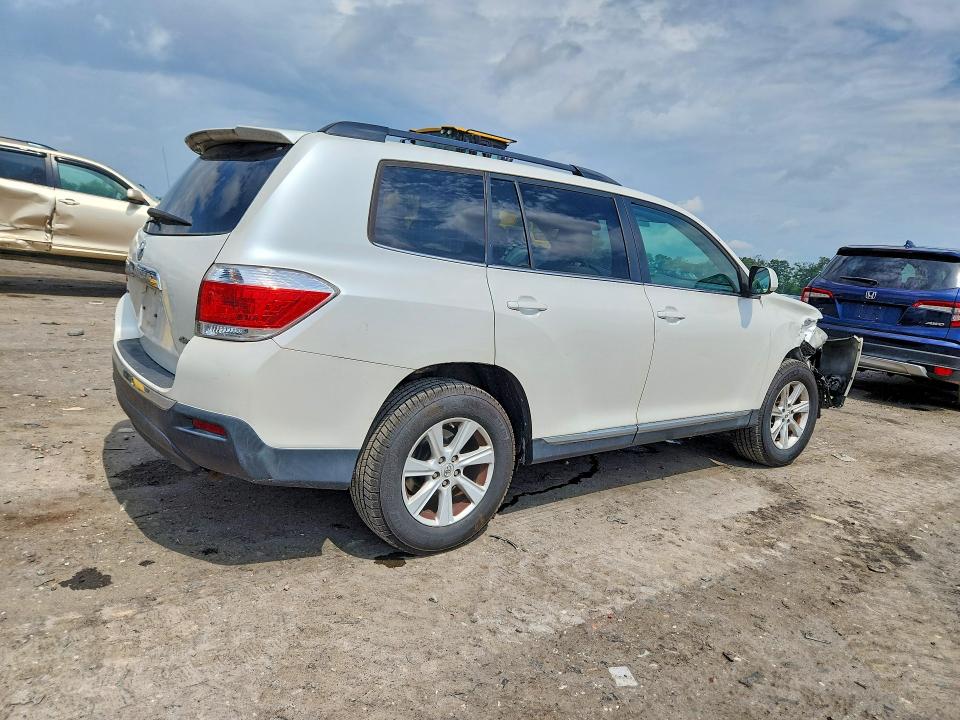2012 Toyota Highlander VIN 5TDBK3EH1CS117350 COPART salvage auction — FRONT END, VA - CERT OF TITLE - SALVAGE, sold $2,250 on 2026-07-22 (photo 3)