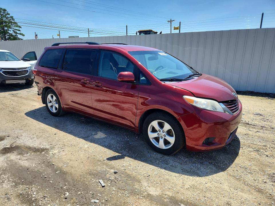 2017 Toyota Sienna VIN 5TDKZ3DCXHS799332 COPART salvage auction — REAR END, Tn - Certificate Of Title, sold $2,300 on 2026-07-14 (photo 4)