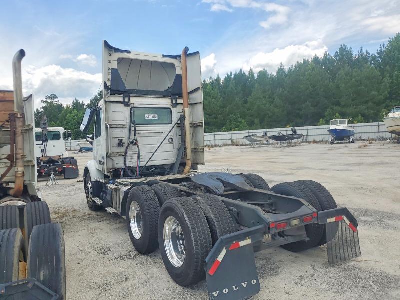2021 Volvo Vnr VIN 4V4WC9EH9MN277067 COPART salvage auction — NORMAL WEAR, NC - CERTIFICATE OF TITLE, sold $12,700 on 2026-07-11 (photo 3)