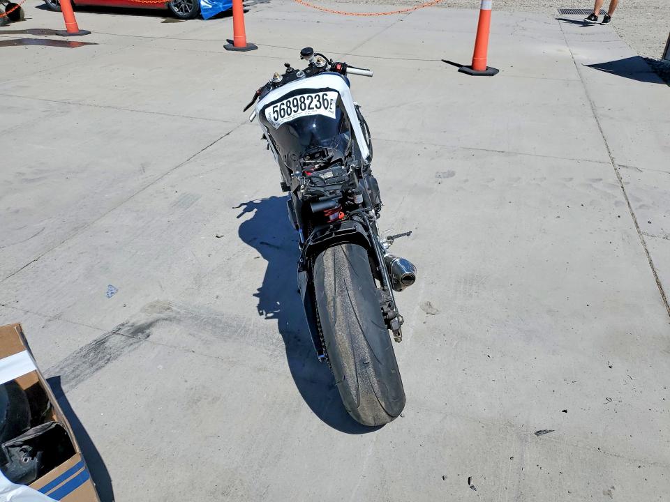 2006 Yamaha Yzfr6 VIN JYARJ12E76A002426 COPART salvage auction — FRONT END, Ut - Salvage Certificate, sold $850 on 2026-07-09 (photo 4)