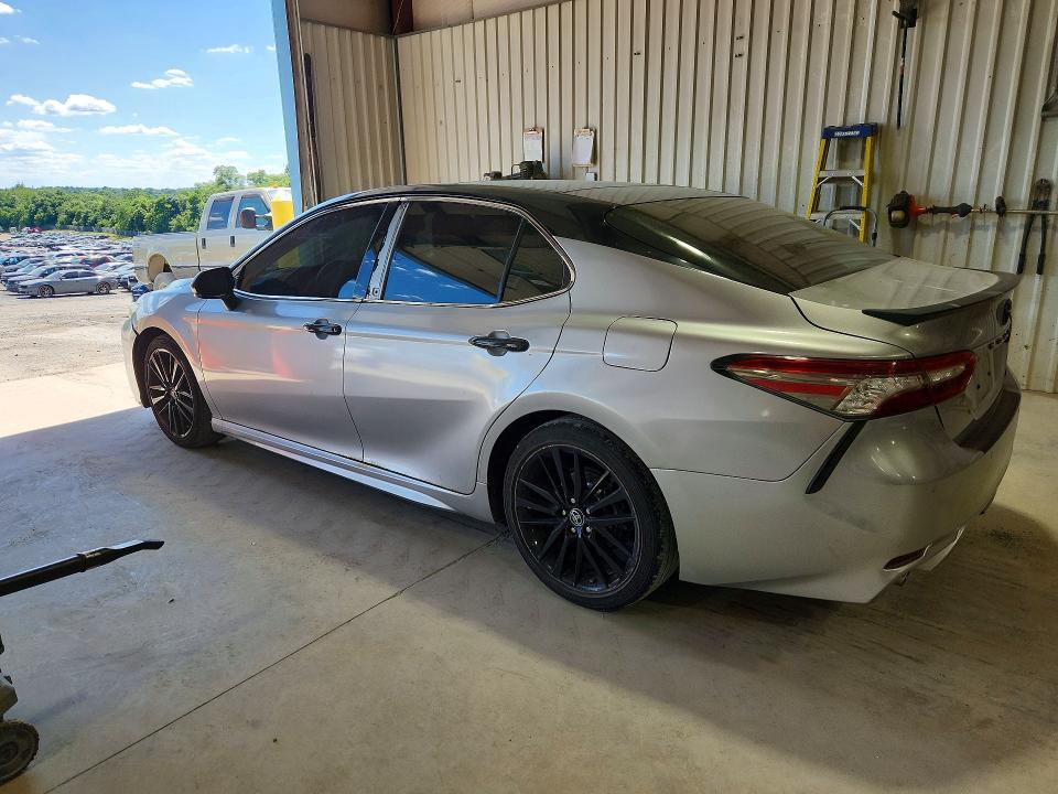 2018 Toyota Camry VIN 4T1B61HK0JU124682 COPART salvage auction — MINOR DENT/SCRATCHES, Va - Non Public Clean Title, sold $6,100 on 2026-07-02 (photo 2)