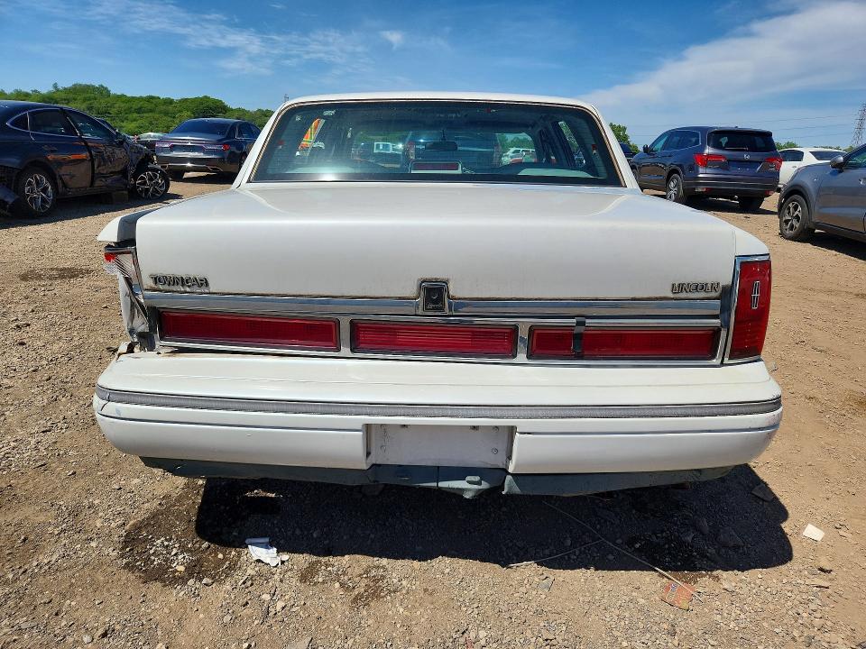 1997 Lincoln TOWN CAR VIN 1LNLM82W1VY633645 COPART salvage auction — FRONT END, Il - Salvage Certificate, sold $225 on 2026-07-10 (photo 6)