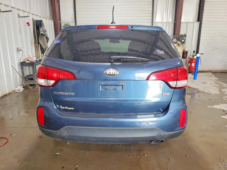 2014 Kia Sorento VIN 5XYKT3A66EG463475 COPART salvage auction — MINOR DENT/SCRATCHES, PA - CERT OF TITLE, sold $775 on 2026-07-29 (photo 6)