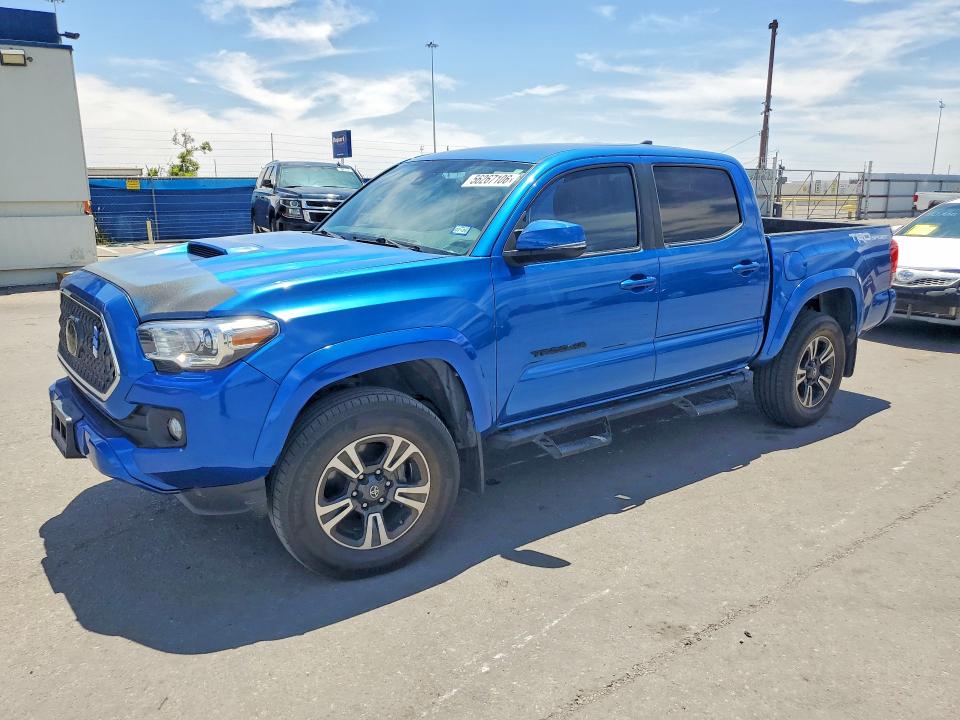 2018 Toyota Tacoma VIN 5TFAZ5CN7JX064639 — COPART salvage auction photo