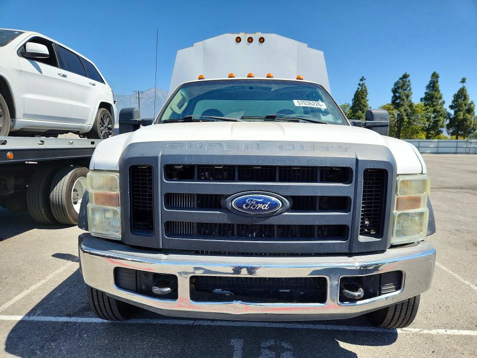 2008 Ford F-550 super duty VIN 1FDAF56R28EB90528 COPART salvage auction — NORMAL WEAR, Ca - Dis/Dlr/Exp Only Clean Title (P), sold $925 on 2026-07-08 (photo 5)