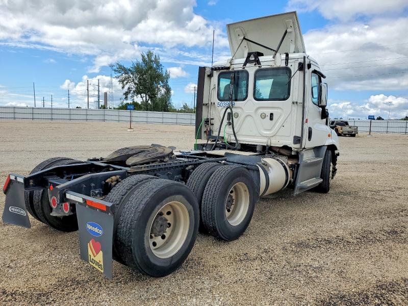 2019 Freightliner Cascadia 113 VIN 3AKJGBDVXKDKM2461 COPART salvage auction — NORMAL WEAR, IN - CERTIFICATE OF TITLE, sold $11,500 on 2026-07-07 (photo 4)