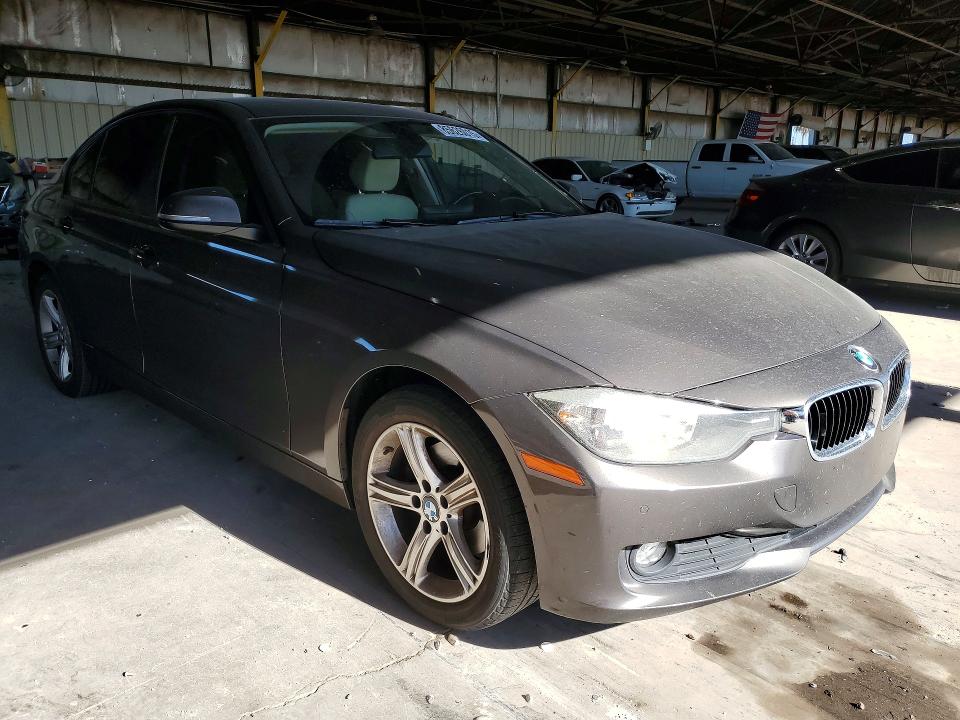 2015 BMW 3er VIN WBA3B1C50FP831838 COPART salvage auction — NORMAL WEAR, Az - Certificate Of Title, sold $2,000 on 2026-07-29 (photo 4)