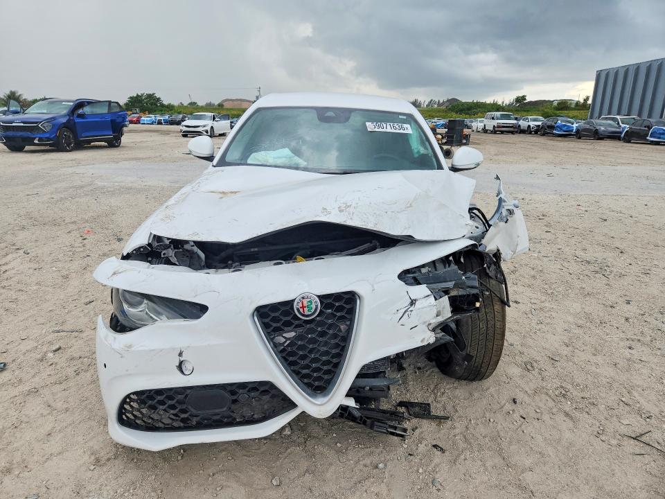 2017 Alfa romeo Giulia VIN ZARFAEBN3H7535619 COPART salvage auction — FRONT END, Fl - Cert Of Title Slvg Rebuildable, sold $2,850 on 2026-07-30 (photo 5)