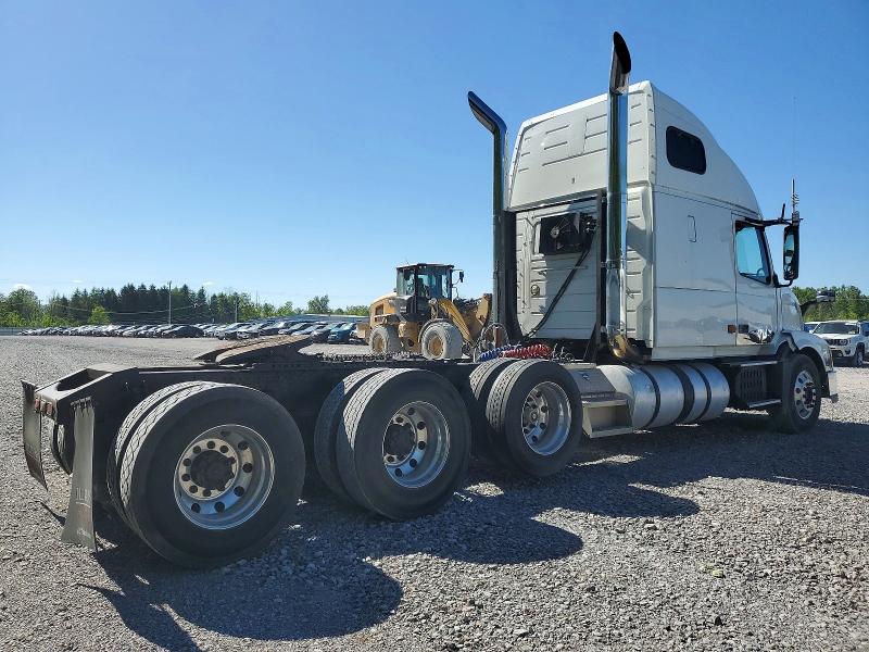 2006 Volvo Vn VIN 4V4NC9TJ46N421659 COPART salvage auction — MINOR DENT/SCRATCHES, Ny - Cert Of Title-Rebuilt Salvage (P), sold $22,000 on 2026-07-09 (photo 4)