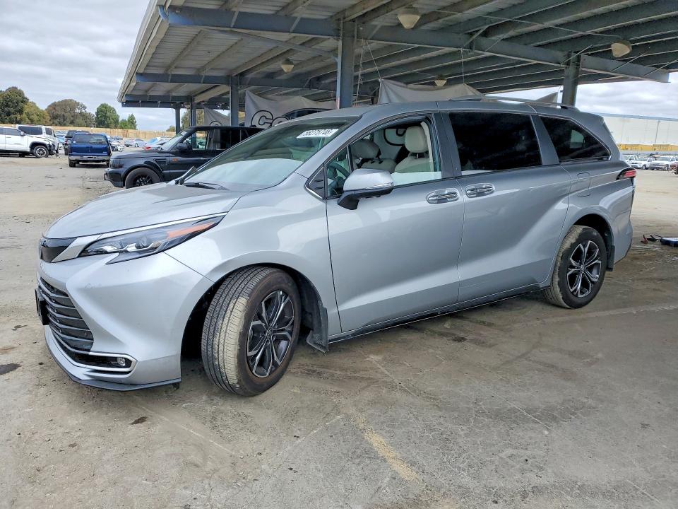 2025 Toyota Sienna VIN 5TDESKFCXSS198051 COPART salvage auction — FRONT END, CA - SALVAGE CERTIFICATE, sold $34,500 on 2026-07-14 (photo 1)
