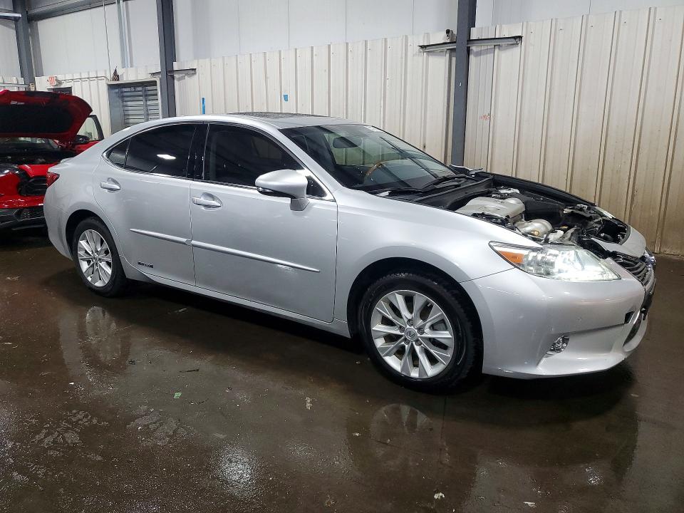 2014 Lexus VIN JTHBW1GGXE2061012 COPART salvage auction — FRONT END, Mn - Cert Of Title-Salvage, sold $375 on 2026-07-28 (photo 4)