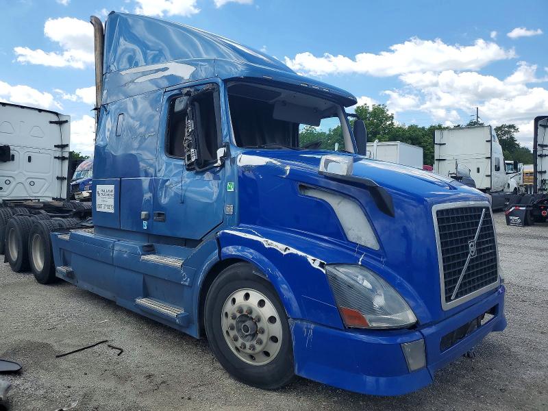 2014 Volvo VIN 4V4NC9EG7EN153626 COPART salvage auction — SIDE, In - Bill Of Sale - Parts Only, sold $275 on 2026-07-23 (photo 1)