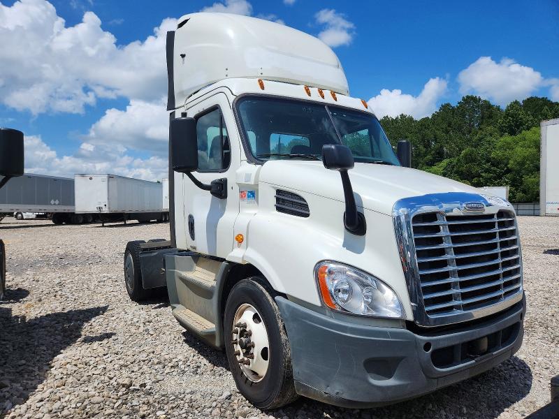 2017 Freightliner Cascadia VIN 3AKBGADV8HSJD0594 COPART salvage auction — NORMAL WEAR, IN - CERTIFICATE OF TITLE (P), sold $2,500 on 2026-08-22 (photo 1)