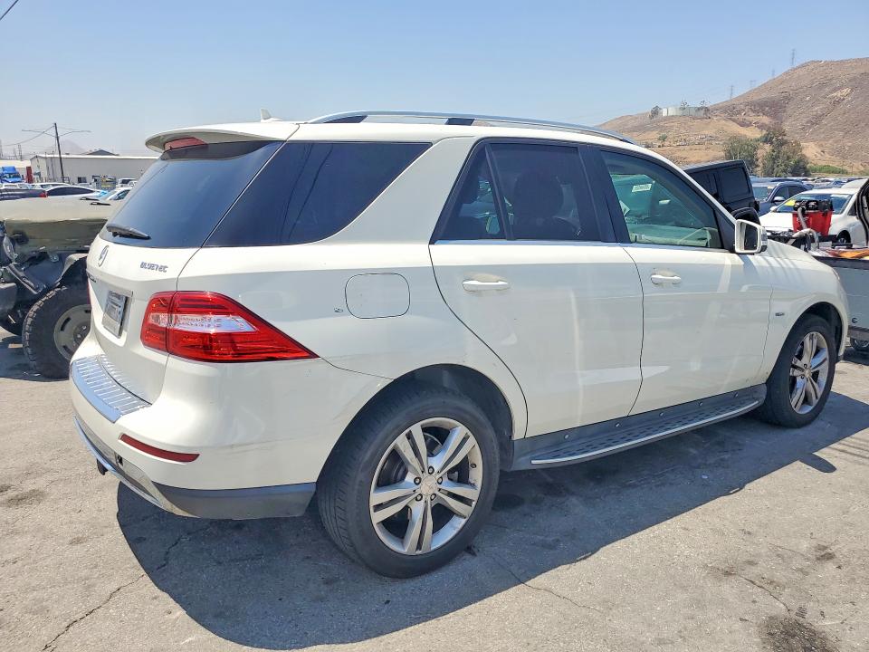 2012 Mercedes-benz M-klasse VIN 4JGDA2EB6CA011566 COPART salvage auction — MINOR DENT/SCRATCHES, Ca - Dis/Dlr/Exp Only Clean Title, sold $2,050 on 2026-07-09 (photo 3)