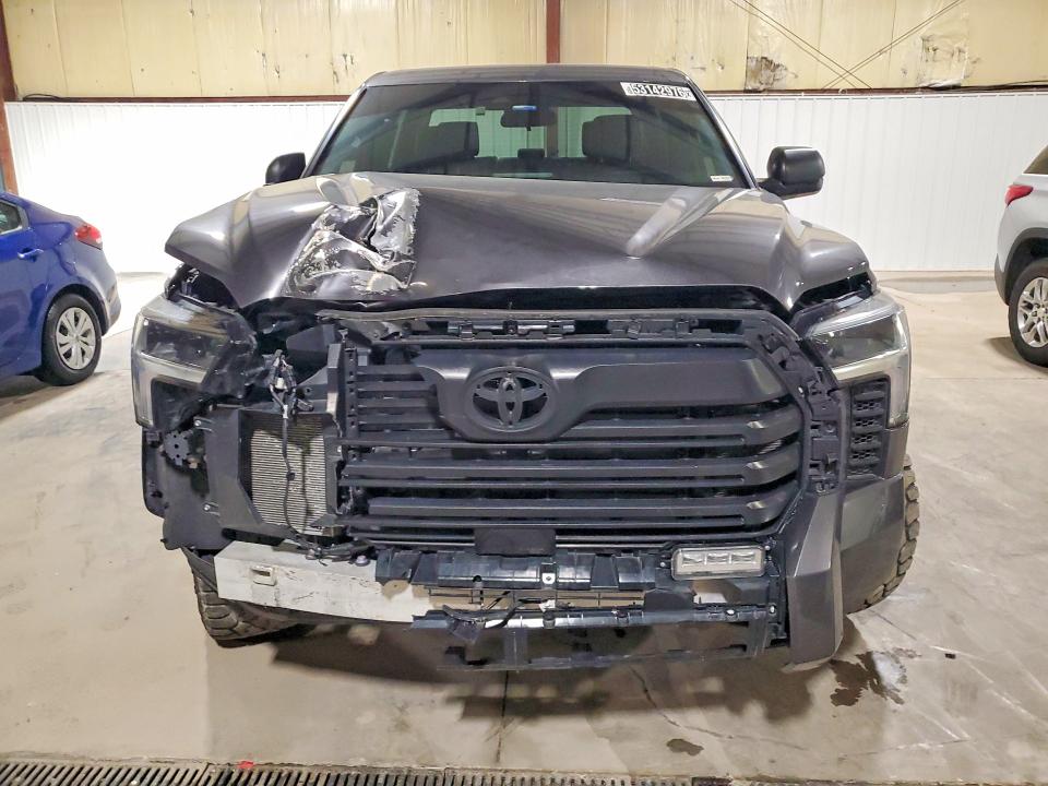 2025 Toyota Tundra VIN 5TFLA5DB8SX261664 COPART salvage auction — FRONT END, Il - Certificate Of Title, sold $26,500 on 2026-07-02 (photo 5)