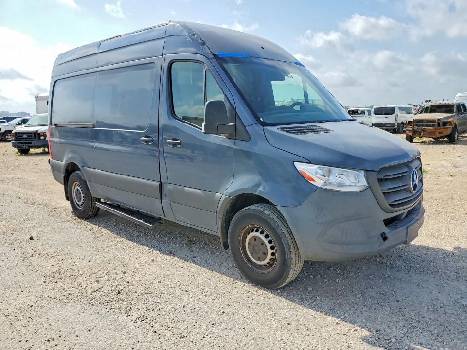2019 Mercedes-benz VIN WD4PF0CD0KP047539 COPART salvage auction — ROLLOVER, Tx - Certificate Of Title, sold $9,400 on 2026-07-29 (photo 4)