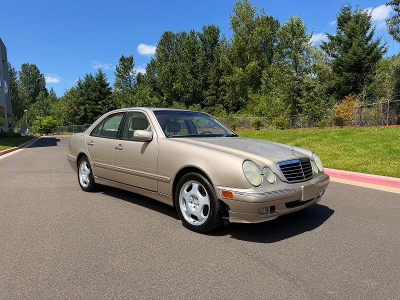2000 Mercedes-benz E-class VIN WDBJF70J7YB018627 COPART salvage auction — MINOR DENT/SCRATCHES, Or - Certificate Of Title (P), sold $5,800 on 2026-07-08 (photo 1)