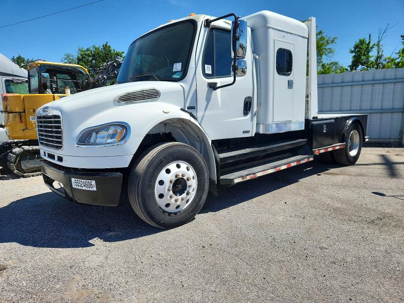 2005 Freightliner M2 106 VIN 1FVACWDJ25DV21761 COPART salvage auction — MINOR DENT/SCRATCHES, IN - CERTIFICATE OF TITLE (P), sold $16,200 on 2026-07-29 (photo 2)