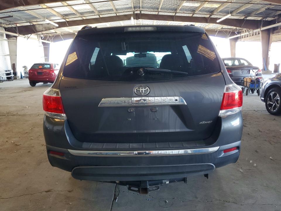 2011 Toyota Highlander VIN 5TDBK3EH9BS065707 COPART salvage auction — MINOR DENT/SCRATCHES, Ca - Dis/Dlr/Exp Only Clean Title, sold $2,650 on 2026-07-16 (photo 6)