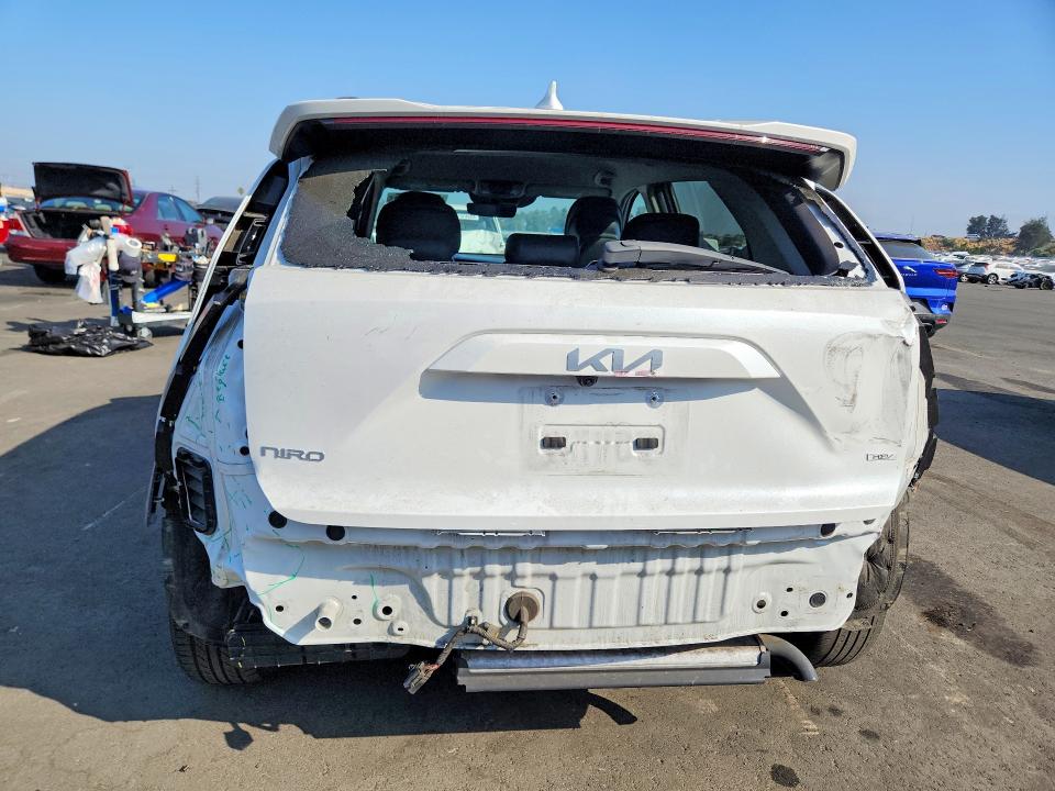 2024 Kia Niro VIN KNDCR3LE2R5169576 COPART salvage auction — REAR END, Ca - Salvage Certificate, sold $8,600 on 2026-07-27 (photo 6)