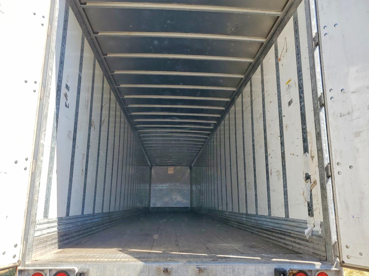 2020 F9w5 VIN 3H3V532C5LT201063 COPART salvage auction — Rollover, CA - SALVAGE CERTIFICATE, sold $4,850 on 2026-07-08 (photo 6)