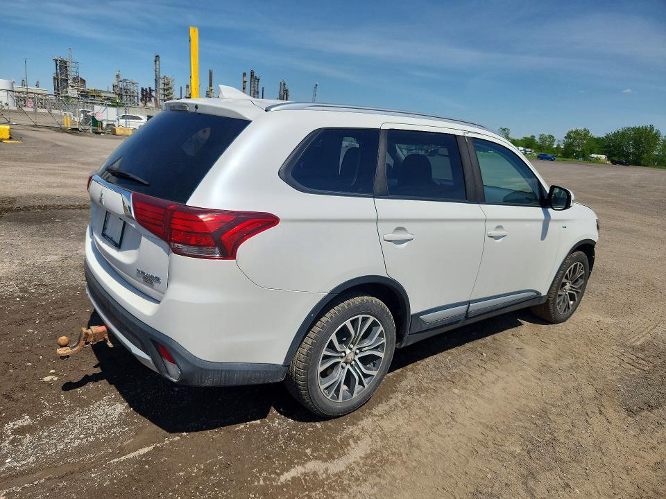 2017 Mitsubishi VIN JA4JZ3AX7HZ611636 COPART salvage auction — FRONT END, Qc - Gravement Accidente, sold $150 on 2026-07-21 (photo 3)