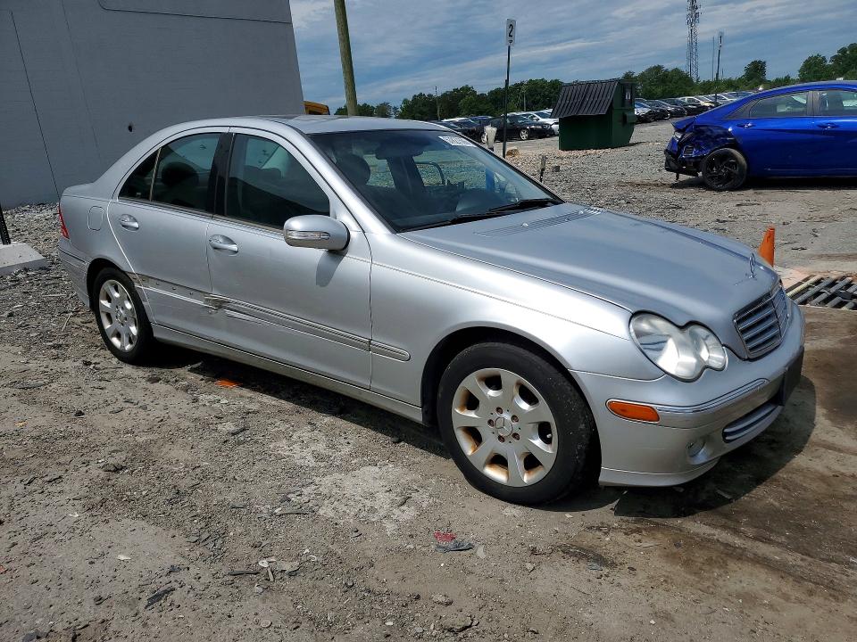 2005 Mercedes-benz C-klasse VIN WDBRF81J05F598377 COPART salvage auction — SIDE, VA - CERT OF TITLE - SALVAGE, sold $525 on 2026-07-08 (photo 4)