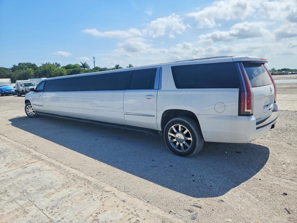 2015 Chevrolet Suburban VIN 1GNSCJKC0FR139800 COPART salvage auction — MINOR DENT/SCRATCHES, FL - CERTIFICATE OF TITLE, sold $9,000 on 2026-07-30 (photo 2)