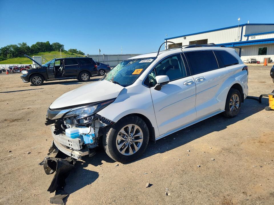 2025 Toyota Sienna VIN 5TDJSKFC3SS181073 COPART salvage auction — SIDE, Salvage Title, sold $500 on 2026-07-28 (photo 1)