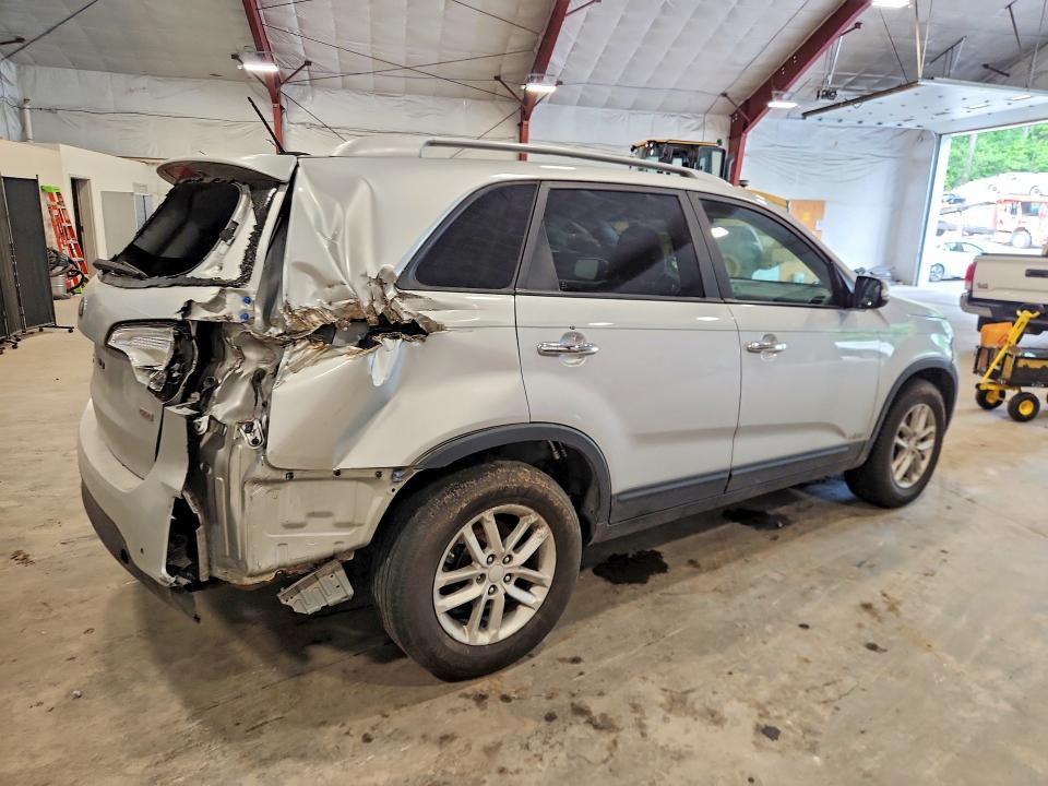 2014 Kia Sorento VIN 5XYKTDA69EG482673 COPART salvage auction — REAR END, Vt - Cert Of Title-Salvage Vehicle, sold $475 on 2026-07-20 (photo 3)